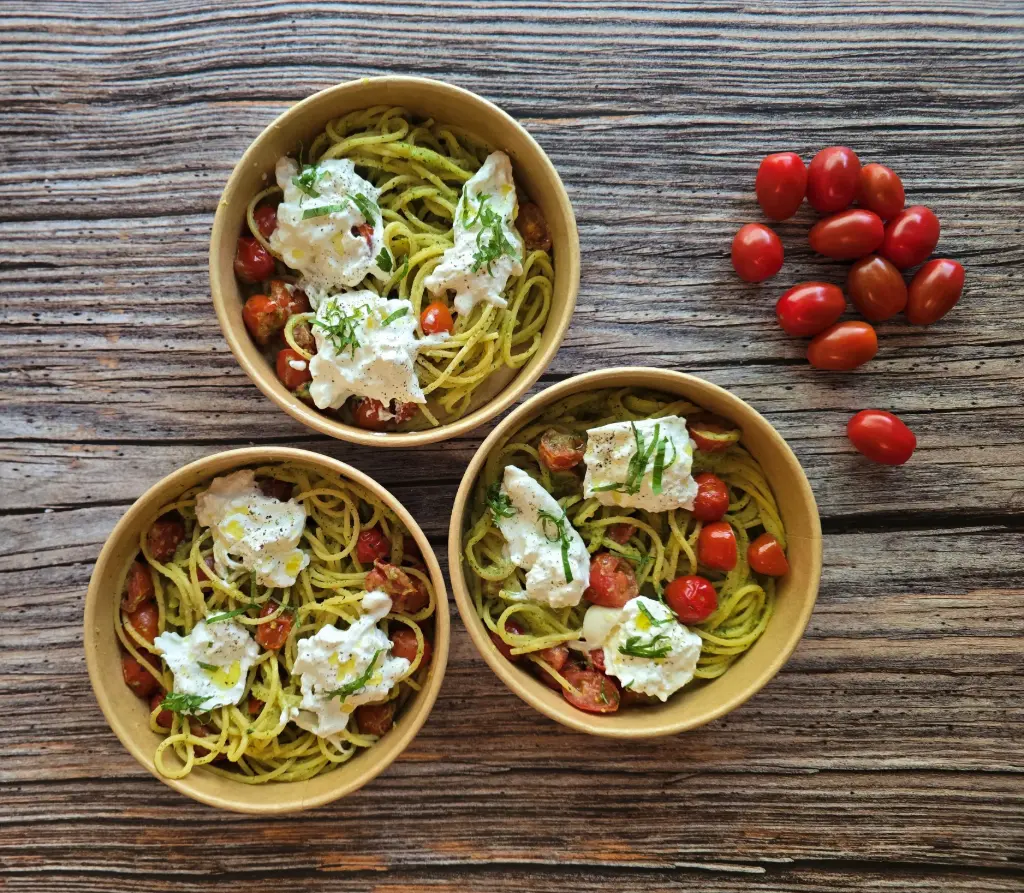 Spaghettis à la crème de courgette et burrata