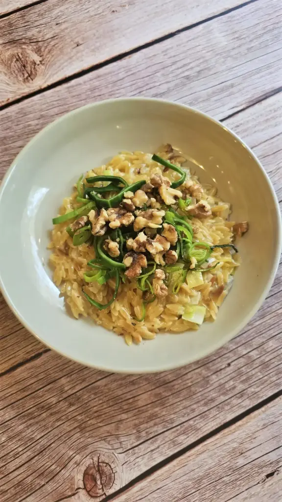 Orzotto au gorgonzola, poireaux, noix