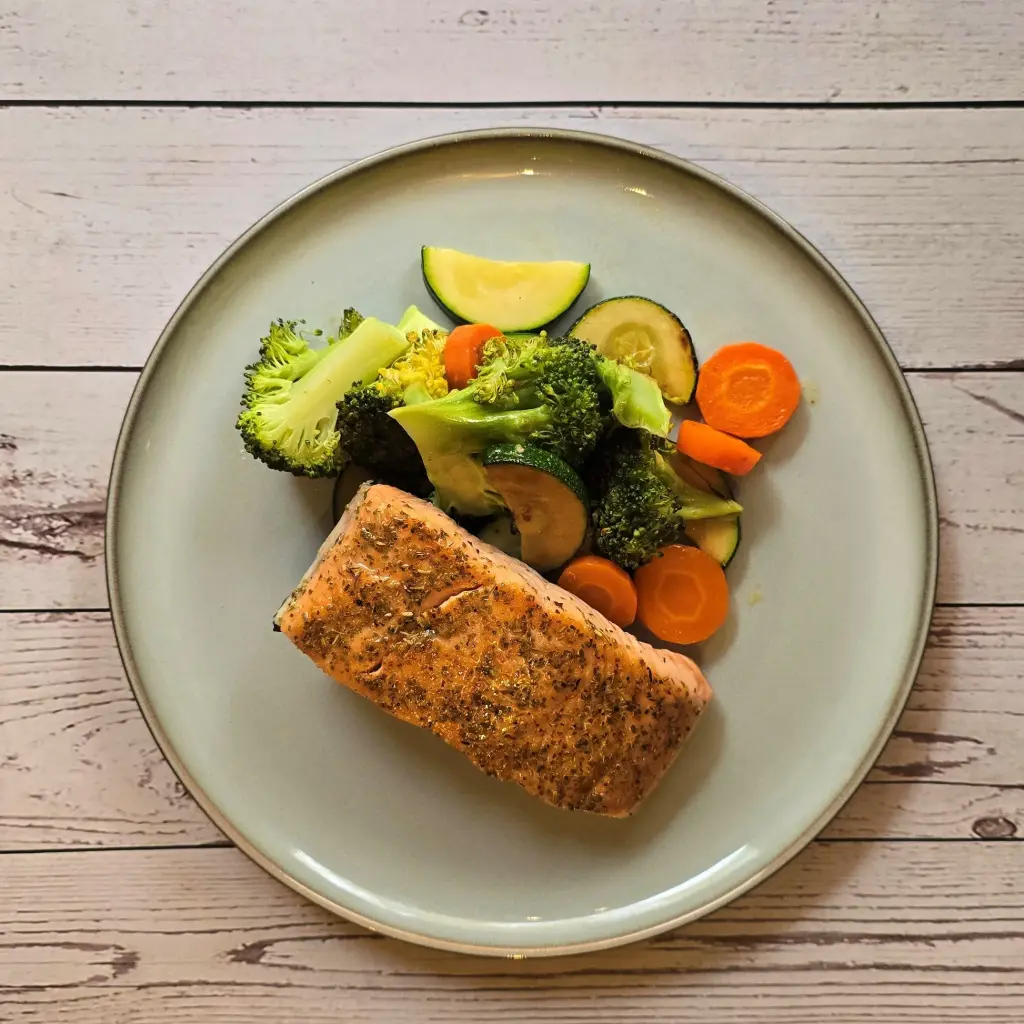 Saumon grillé et poêlée de légumes